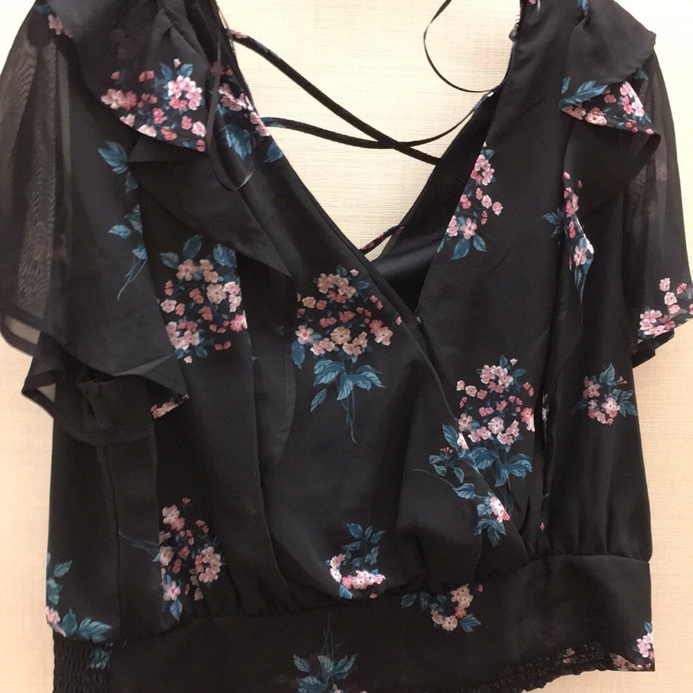 Black beautiful top not cropped